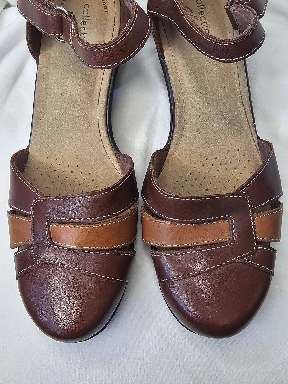 Clarks Emily Daisy Heels Two-tone Dark Tan Leather Design Low Heel Ankle Strap